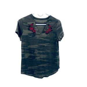 Awake women's army fatigue T-shirt w/flowers M